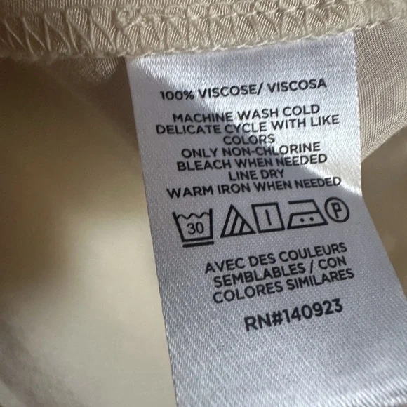 NWT LOFT silky like Blouse - Picture 3 of 4